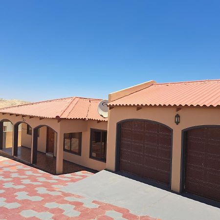 Jjp Self Catering - Three Bedroom House Lüderitz Esterno foto