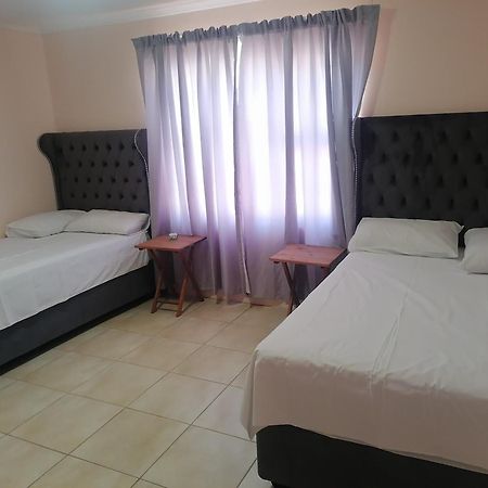 Jjp Self Catering - Three Bedroom House Lüderitz Esterno foto