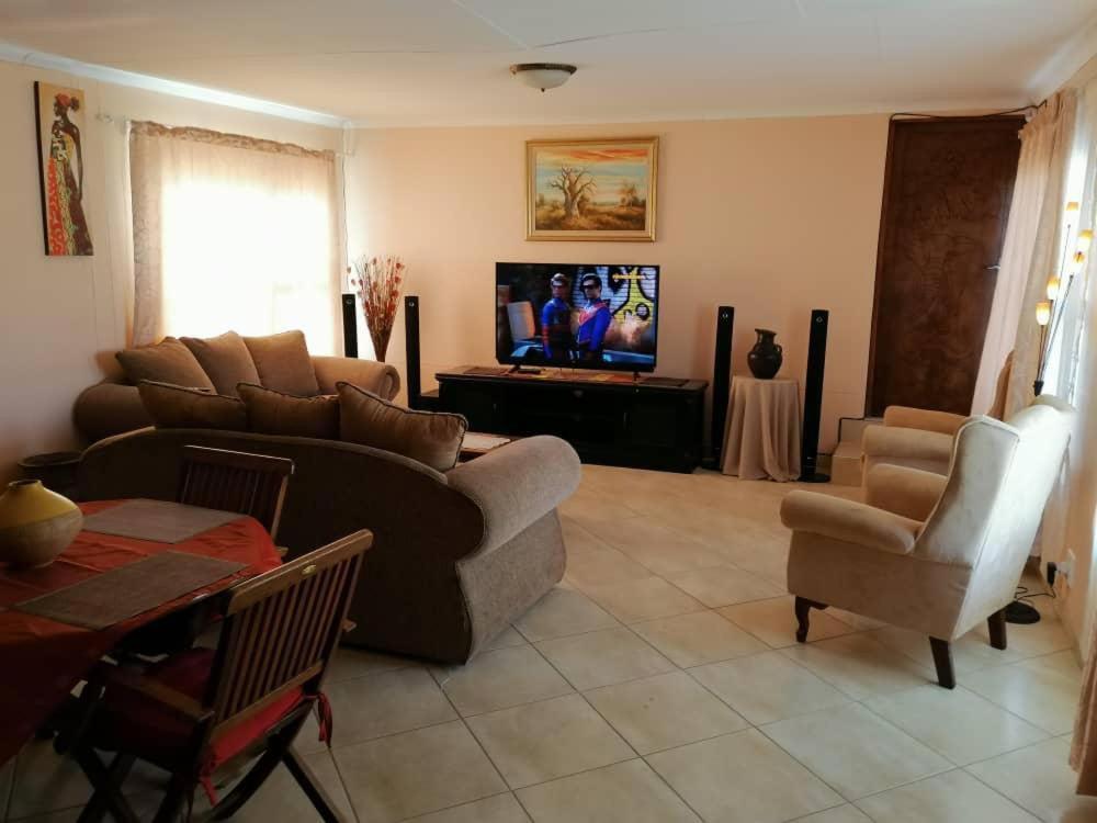 Jjp Self Catering - Three Bedroom House Lüderitz Esterno foto