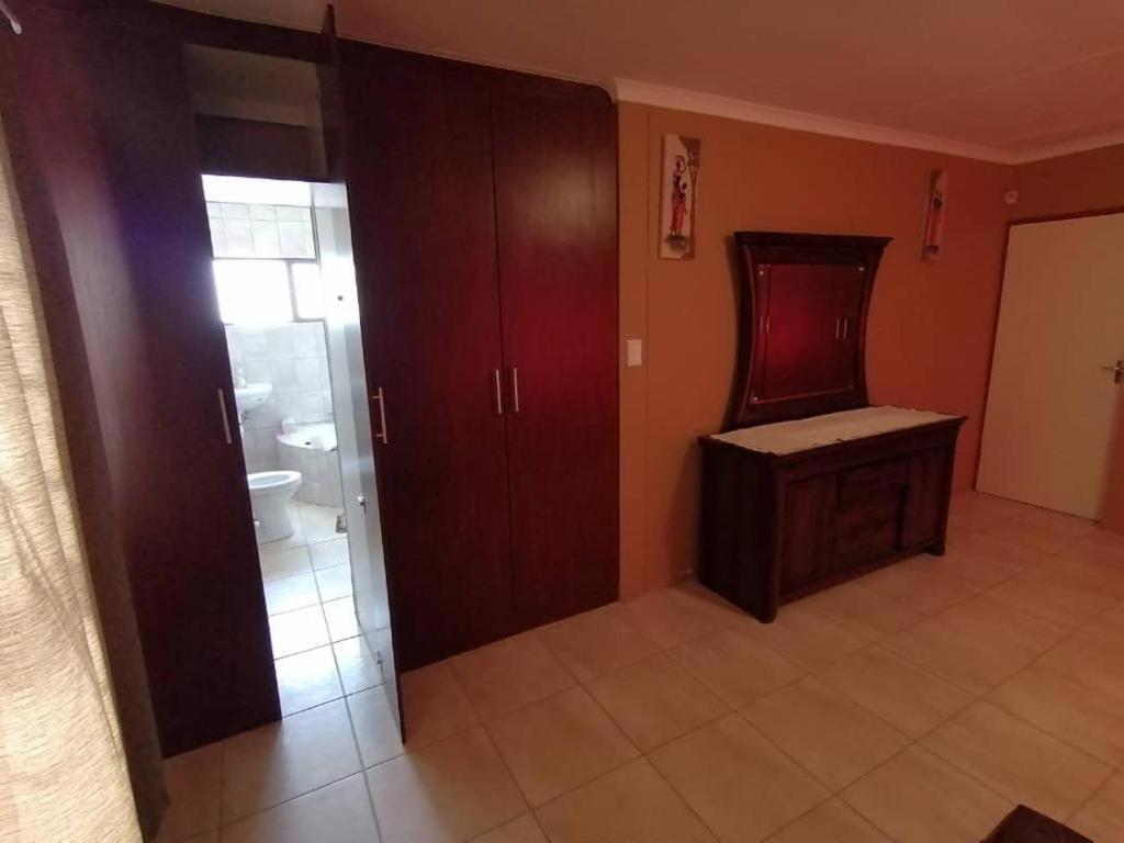 Jjp Self Catering - Three Bedroom House Lüderitz Esterno foto