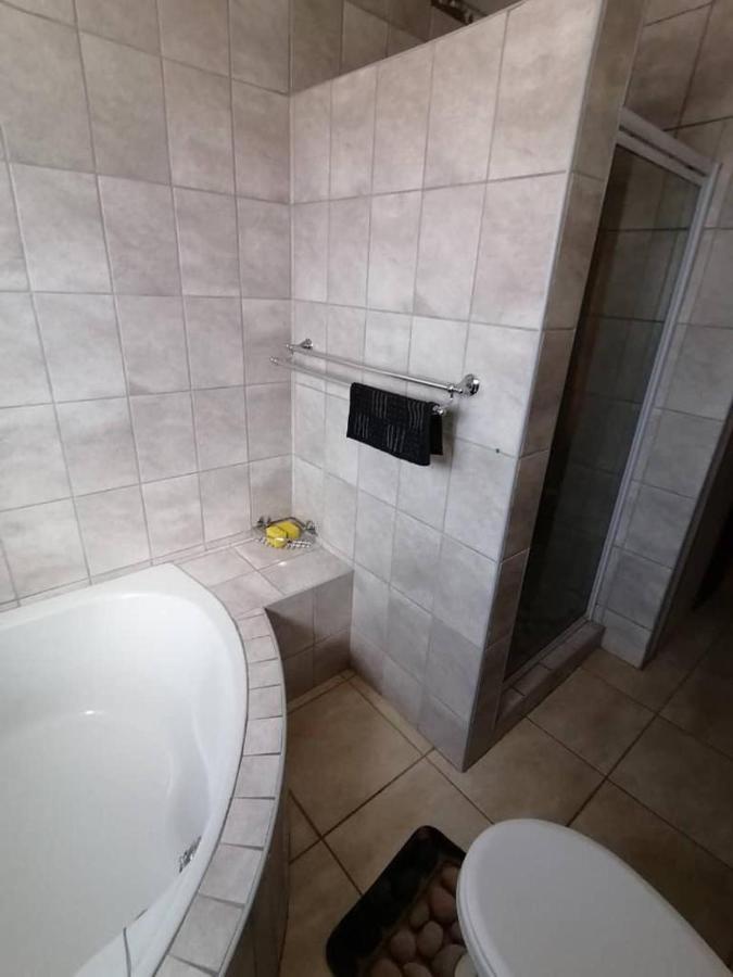 Jjp Self Catering - Three Bedroom House Lüderitz Esterno foto