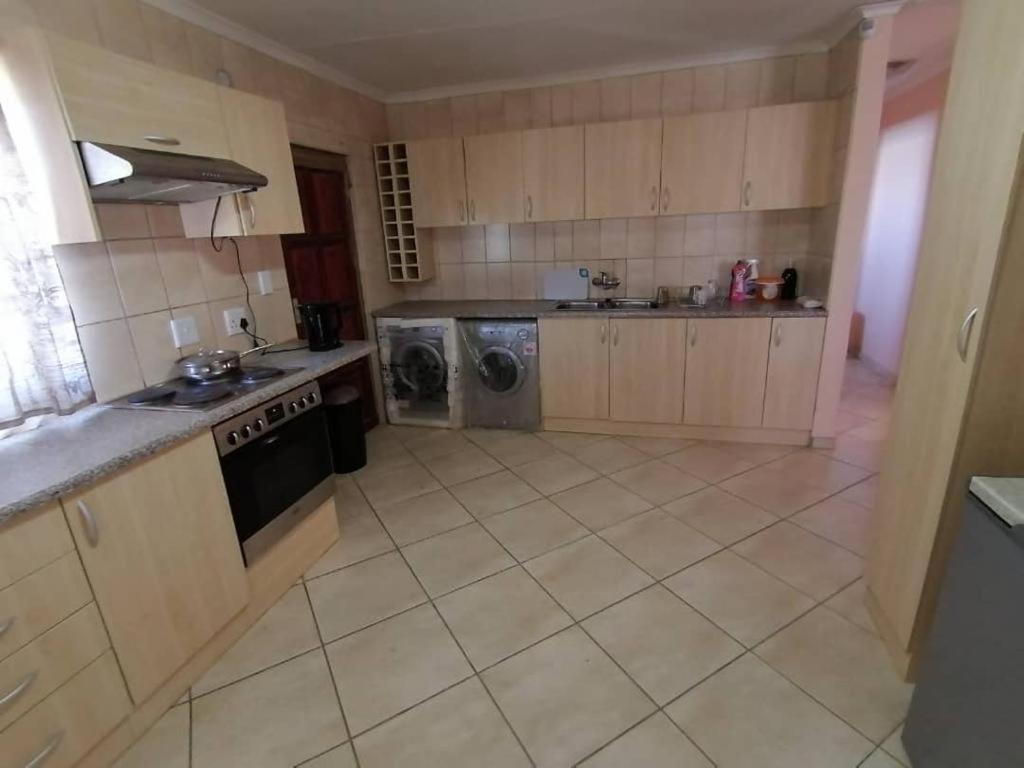 Jjp Self Catering - Three Bedroom House Lüderitz Esterno foto