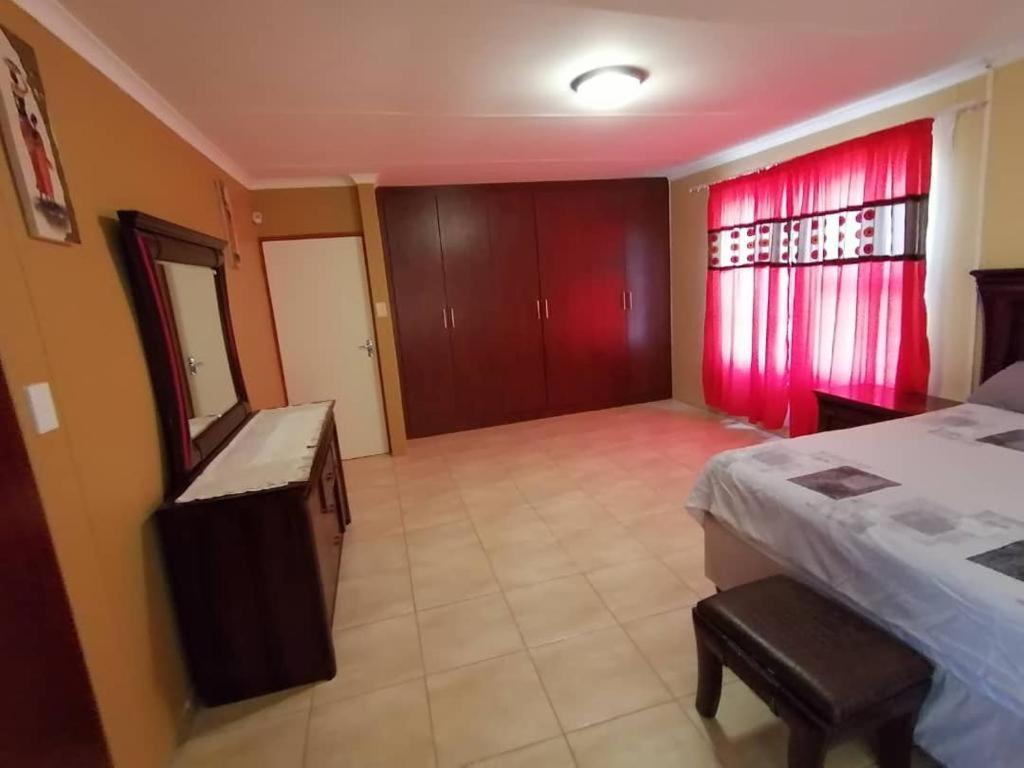 Jjp Self Catering - Three Bedroom House Lüderitz Esterno foto