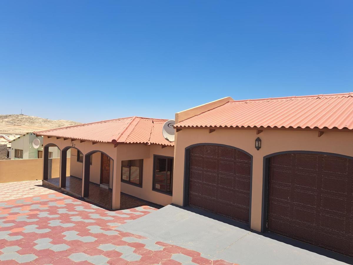 Jjp Self Catering - Three Bedroom House Lüderitz Esterno foto