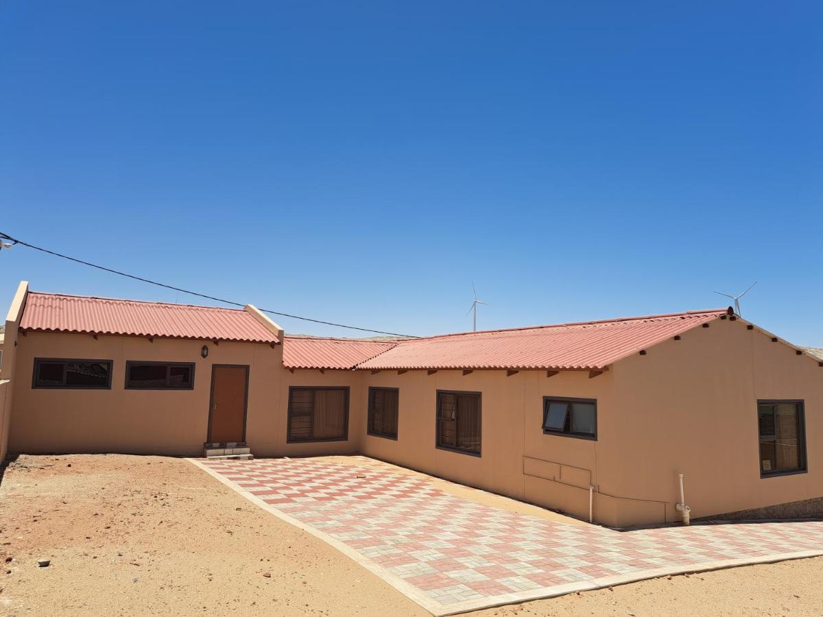 Jjp Self Catering - Three Bedroom House Lüderitz Esterno foto