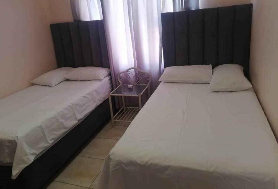 Jjp Self Catering - Three Bedroom House Lüderitz Esterno foto