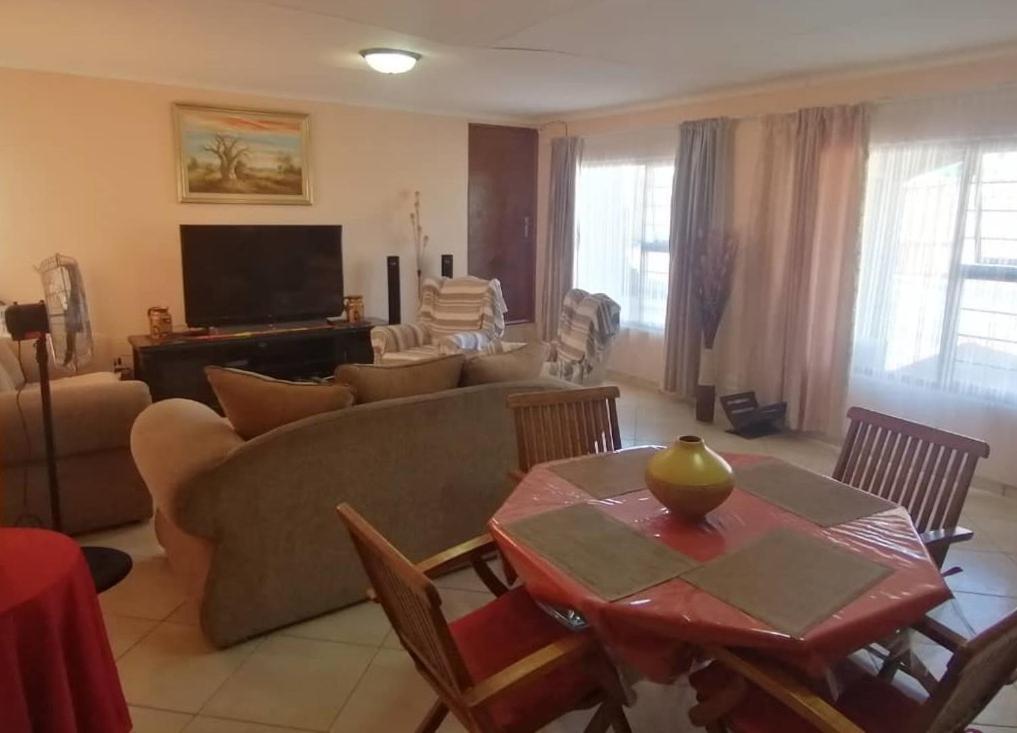 Jjp Self Catering - Three Bedroom House Lüderitz Esterno foto