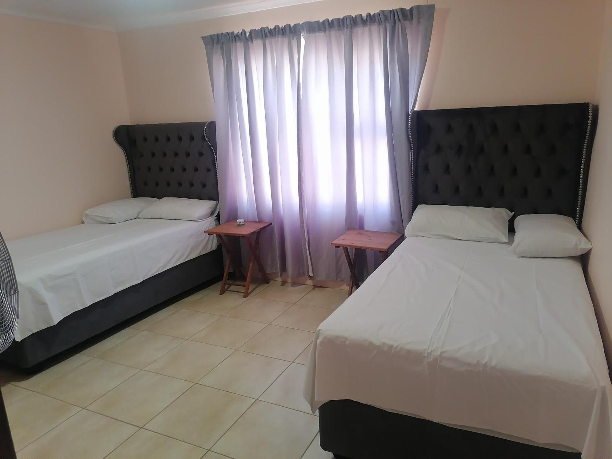 Jjp Self Catering - Three Bedroom House Lüderitz Esterno foto